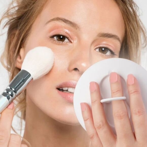 Zadro Rechargeable Compact LED Mirror w/Carrying Pouch- Grey - Picture 4 of 12